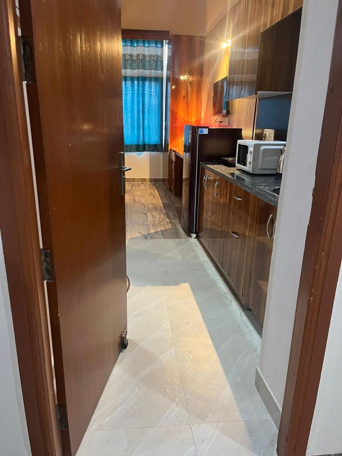 Studio Apartment In Greater Noida Exterior foto