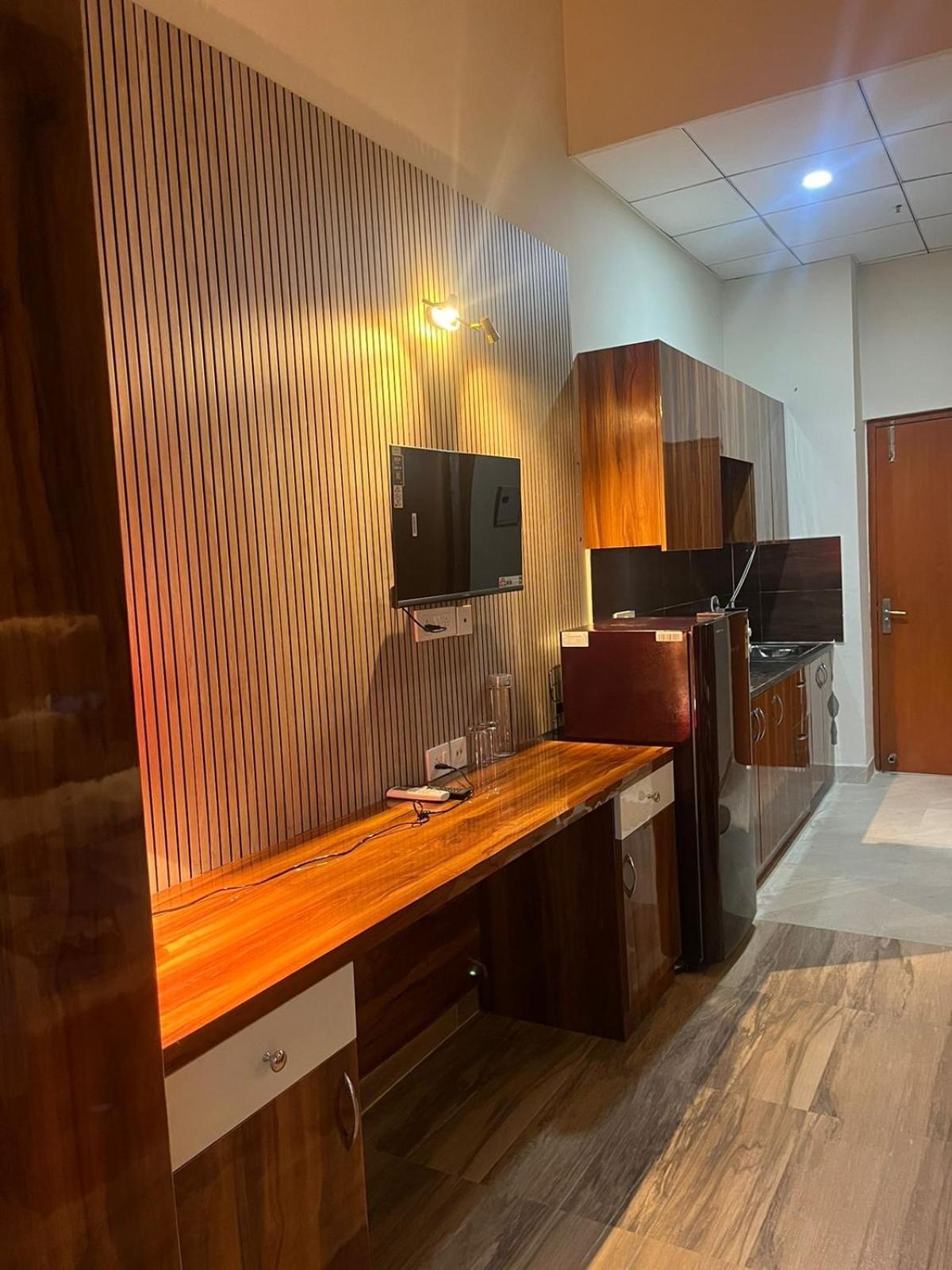 Studio Apartment In Greater Noida Exterior foto
